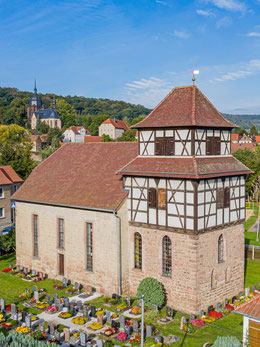 Kirche Oelknitz mit Blick über die Saale zur Mutterkirche Rothenstein