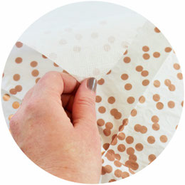 • Bild: DIY Dekoration für Ostern – Ostereier mit Servietten und Blattgold basteln, die Alternative zum Ostereier bemalen; Ideen und Anleitung gefunden auf www.partystories.de