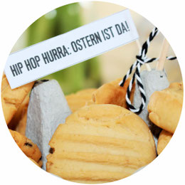 Bild: DIY Dekoration für Ostern basteln - mit diesem Freebie Vorlage schöne Kuchentopper, Cake Topper und Brunch Deko selber machen, diese und noch mehr kreative DIY Deko Ideen für Ostern gibt's auf www.partystories.de