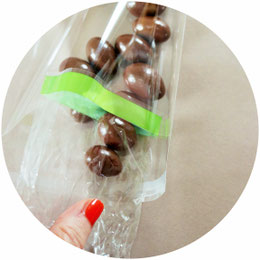 Bild: Geschenkverpackung für Ostern - Mit dieser Idee deine Ostergeschenke und Ostereier schön in der Tüte verpacken: gefunden auf www.partystories.de in Kooperation mit decorize partystyling