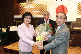 LL山田　弘子には花束贈呈