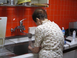 食器洗い担当の母(現在)