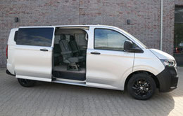 Ein silberner Smartvan auf Basis des Volkswagen New Transporter.