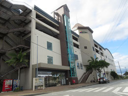 BCコザ  沖縄市立図書館(沖縄市雇用促進等施設・旧コリンザ)