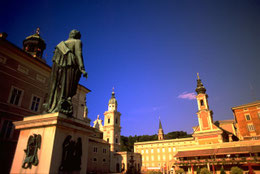 tour em Salzburgo em português com Praça Mozart