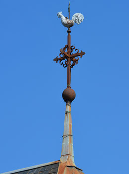 La croix faîtière de l'église de Balâtre