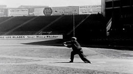 Una scena del film "The Cameraman" di Buster Keaton