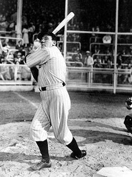Nella foto l'attore William Bendix interpretata Babe Ruth nel film del 1948 "The Babe Ruth Story"