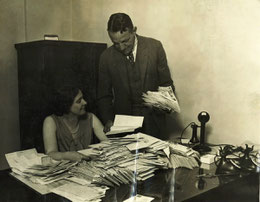 Margaret Donahue con il Presidente dei Cubs William Veeck (foto da thenationalpastimemuseum.com)