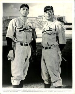 Nella foto Ronald Regan (sx) come attore nel film "The Winning Team" 1952