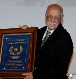 Nella foto Carmelo Pettener al'induzione alla Hall of Fame