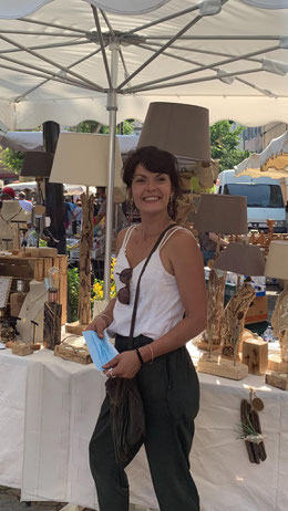 Artiste, libre et intuitive, installé en Provence, NinE, créer des œuvres uniques à partir de Bois flotté, objet, détourné et matériaux brut, chaque création est une renaissance