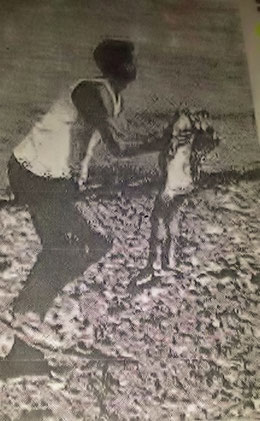 Jedna od rijetkih fotografija s mjesta eksplozije u Vergaroli gdje nepoznati muškarac nosi mrtvu djevojčicu! 