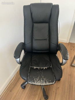   Cuir de fauteuil déchiré suite à une usure non réparée