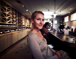 Nur die Tische stehen anders im Los Olivos Merchant & Cafe. Ansonsten ist man gleich mitten im Film.
