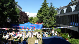 Viel los im Garten der Stadtmission.