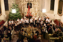 Weihnachtsauftritt in der Iltener Barockkirche (Foto: B. Thebes)