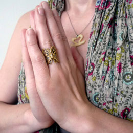 Embody Yoga: Mudras fürs Holz-Element. Hoffnung & Erneuerung. + Download