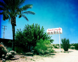 Seit einigen Jahren hängt wieder das Original Schild vorm Harmony Motel