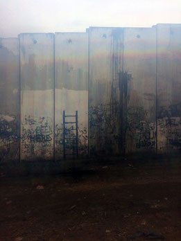 apollo-artemis, mode, design, nachhaltig, handgemacht, foto, reise, israel, inspiration, regenbogen, lichtbrechung, ramallah, wall