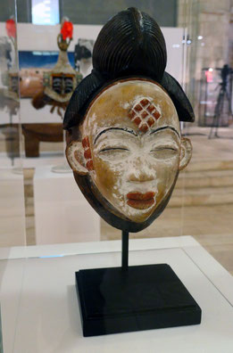 Masque blanc Mukuji (Gabon)