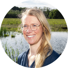 Camilla Harfmann Lehmofen bau Moosgrüne Natur Salzburg