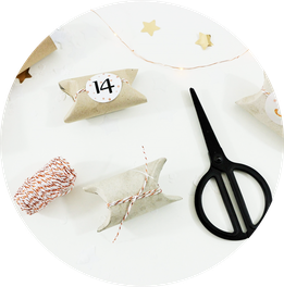 Bild: DIY Upcycling und zero waste Adventskalender gestalten – mit dieser Anleitung ganz einfach, günstig und schnell einen DIY Adventskalender aus Papierrollen selber machen // gefunden auf www.partystories.de // #diyadventskalender #upcycling #zerowaste
