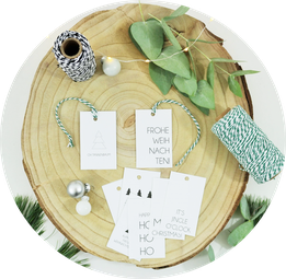 Bild: Geschenkanhänger für Advent und Weihnachten mit dieser Vorlage selber basteln; kostenlose Printable Geschenkanhänger zum ausdrucken und verpacken // gefunden auf www.partystories.de // #weihnachtsgeschenke #geschenkeverpacken #Geschenkanhänger