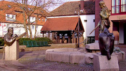 Lederstrumpfbrunnen in Edenkolben (Pfalz) (Bild: Stadtverwaltung)