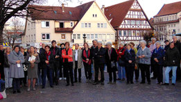 Zahlreiche Interessierte waren bei der Eröffnung des DENK ORTs zugegen. Foto:  A. Bogdán 