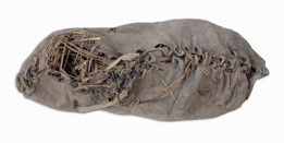 Selon une datation au radiocarbone, un soulier découvert dans une grotte en Arménie aurait été fabriqué et porté il y a près de 5 500 ans.