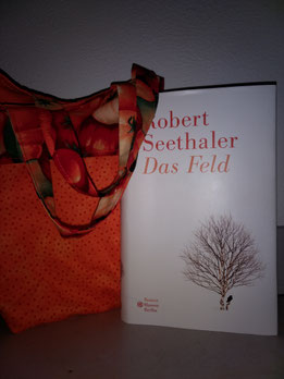 Robert Seethaler "Das Feld" - mit passendem "Geschenkpapier" oder auch der "Buchschutz" für unterwegs (in der Handtasche)