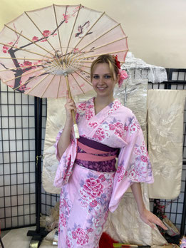 新勝寺本堂裏手