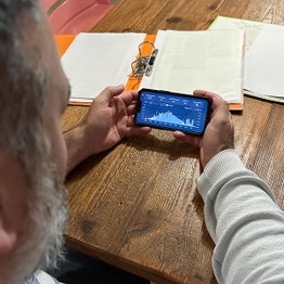 Smartphone App mit allen Daten zu produzierte Strom und Stromverbrauch