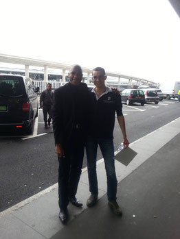 We wish Julien (Axe Sud) a good trop to Cotonou: here meeting up at Roissy Airport near Paris