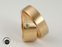 Rose Gold Wedding Rings with Champagne Diamant