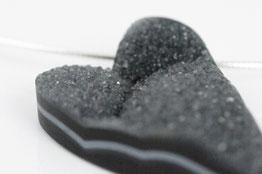 Herz Anhänger aus Onyx mit silbernem Halsreif