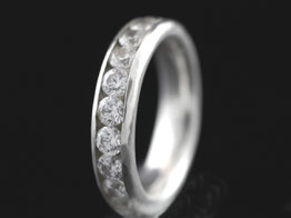 Silberring mit weißen Zirkonia