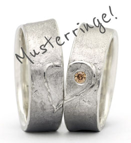 Bei Elke Schmid kannst du Design-Trauringe zur Anprobe bestellen! 