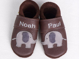 Krabbelschuhe braun, handgemacht Namen & graue Elefanten