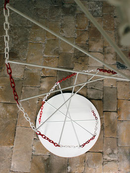 Installation de Laurent Valera sur l'ADN à l'abbaye de Vertheuil