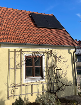 Garadendach mit Solarmodul