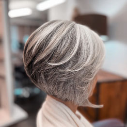 Grey Blending beim Coiffeur in Aarau Aargau – fliessende Übergänge zu Naturgrau