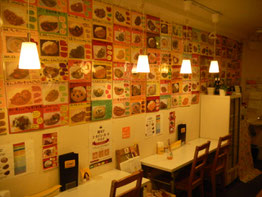 店内の様子。これまでお店で出された創作メニューがずらり。