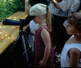 Vogelbeobachtung mit Spektiv mit Kindern, Bild: LBV