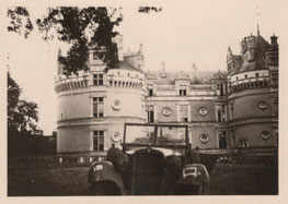 Le château du Lude sous l'Occupation (1940-1944). Photographie d'époque attribuée à un soldat allemand. Auteur et source originale inconnus. Si vous connaissez la provenance de ce cliché, merci de me contacter.