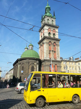 Mariä-Himmelfahrts-Kirche (1591-1629), mit elegantem 66 m hohem Kornjakt-Turm