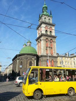 Mariä-Himmelfahrts-Kirche (1591-1629), mit elegantem 66 m hohem Kornjakt-Turm