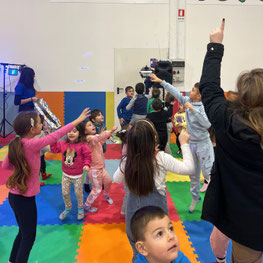Baby dance festa bambini con luci colorate Roma