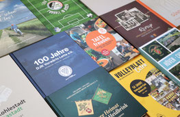 Übersicht über diverse Buchdeckel / Cover von Chroniken aus der Druckerei Satzdruck